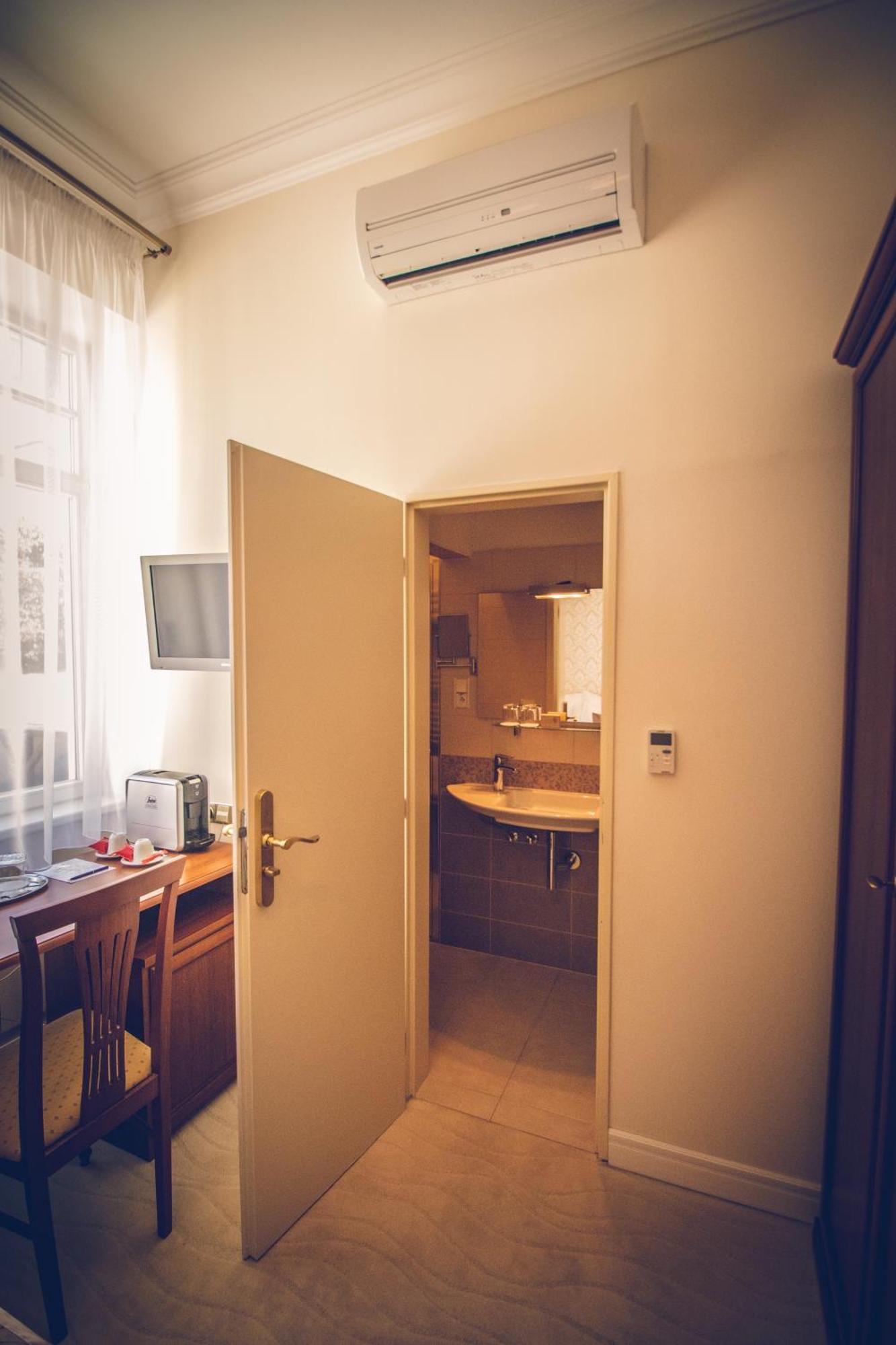 Hotel Katerina 4*